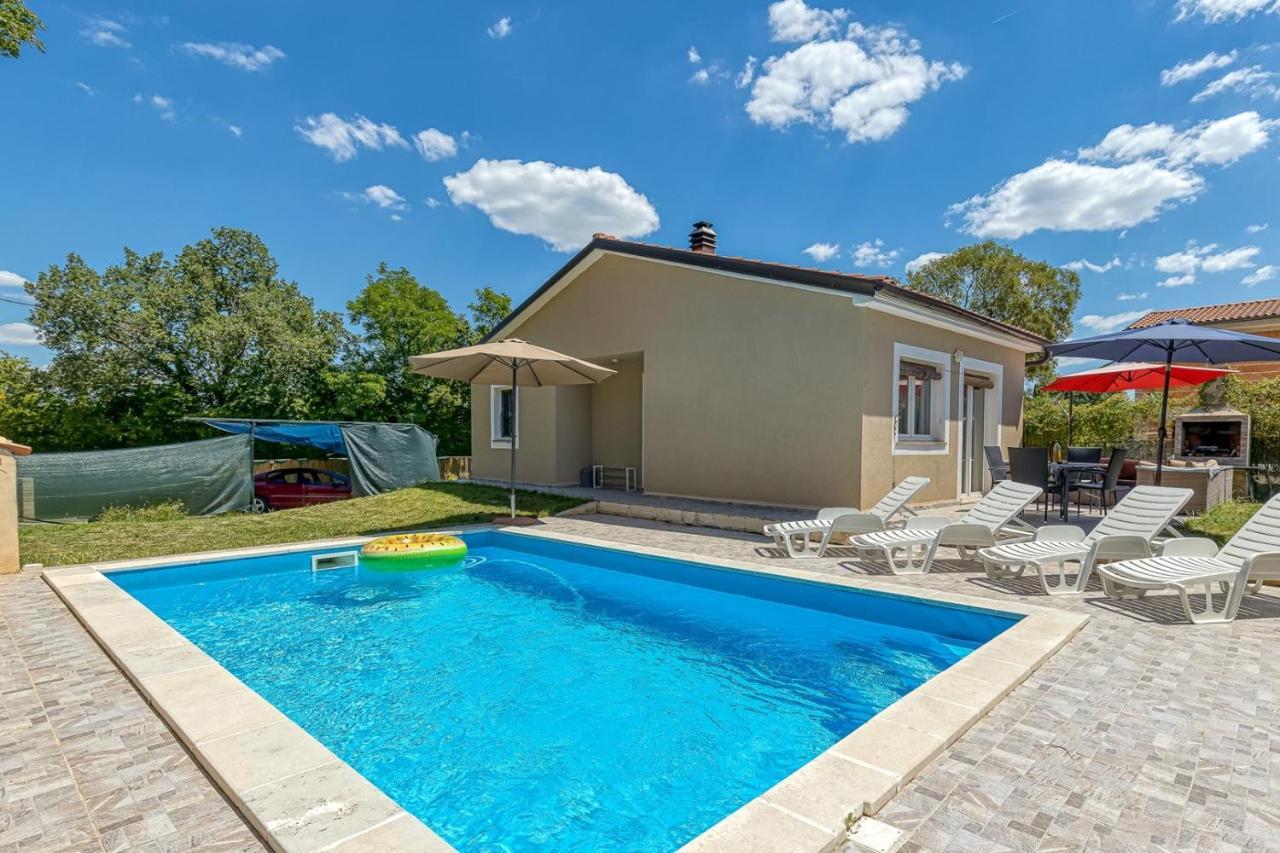 Holiday House Mir Kanfanar Buitenkant foto